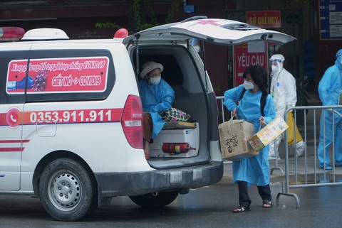 Sau chỉ đạo của Thủ tướng, Hà Nội khẩn trương di dời dân ra khỏi điểm dịch Thanh Xuân Trung - Ảnh 1. Sau chỉ đạo của Thủ tướng, Hà Nội khẩn trương di dời dân ra khỏi điểm dịch Thanh Xuân Trung - Ảnh 1.
