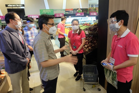 Phó thủ tướng Vũ Đức Đam: Nghiên cứu lập điểm cung cấp hàng hóa gần khu dân cư - Ảnh 1. Phó thủ tướng Vũ Đức Đam: Nghiên cứu lập điểm cung cấp hàng hóa gần khu dân cư - Ảnh 1.