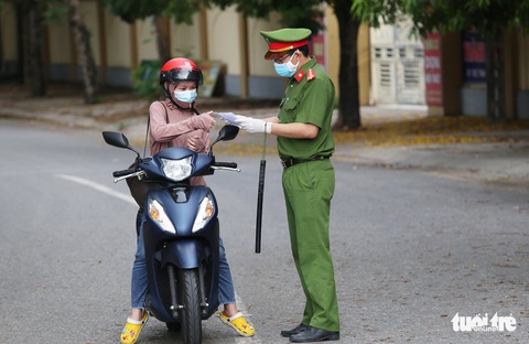 Người dân TP Vinh ở trong nhà đến 0h sáng 6-9 - Ảnh 1. Người dân TP Vinh ở trong nhà đến 0h sáng 6-9 - Ảnh 1.