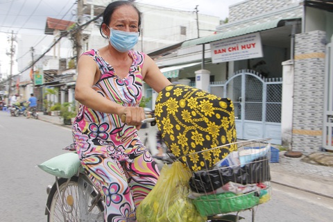 650 túi thuốc yêu thương đến với bà con thương hồ chợ nổi Cái Răng - Ảnh 1. 650 túi thuốc yêu thương đến với bà con thương hồ chợ nổi Cái Răng - Ảnh 1.