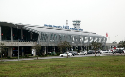 Nhiều chuyến bay bị hủy, lùi giờ khởi hành do bão số 2 - Ảnh 1. Nhiều chuyến bay bị hủy, lùi giờ khởi hành do bão số 2 - Ảnh 1.