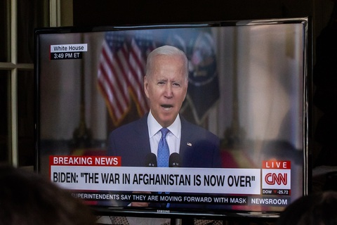 Ông Biden: Tổng thống Afghanistan bỏ trốn giữa những tham nhũng và bất lương - Ảnh 1. Ông Biden: Tổng thống Afghanistan bỏ trốn giữa những tham nhũng và bất lương - Ảnh 1.