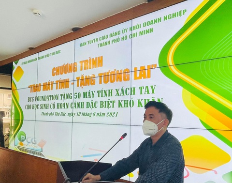 Tặng 50 máy tính xách tay cho học sinh khó khăn ở TP Thủ Đức - Ảnh 2. Tặng 50 máy tính xách tay cho học sinh khó khăn ở TP Thủ Đức - Ảnh 2.