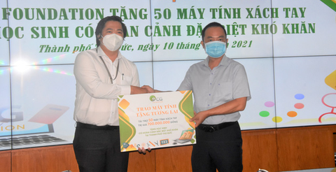 Tặng 50 máy tính xách tay cho học sinh khó khăn ở TP Thủ Đức - Ảnh 1. Tặng 50 máy tính xách tay cho học sinh khó khăn ở TP Thủ Đức - Ảnh 1.