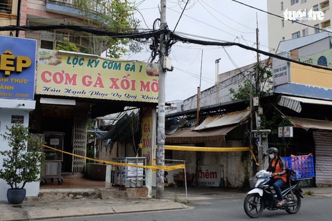 Cho bán mang đi nhưng chủ quán chưa dám mạo hiểm thêm - Ảnh 2. Cho bán mang đi nhưng chủ quán chưa dám mạo hiểm thêm - Ảnh 2.