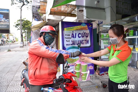 Cho bán mang đi nhưng chủ quán chưa dám mạo hiểm thêm - Ảnh 1. Cho bán mang đi nhưng chủ quán chưa dám mạo hiểm thêm - Ảnh 1.