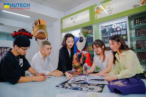 Xét tuyển học bạ và thi năng khiếu trực tuyến - Ảnh 1. Xét tuyển học bạ và thi năng khiếu trực tuyến - Ảnh 1.
