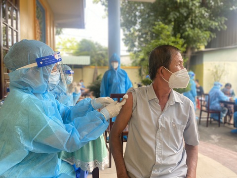 Nhiều phường tại TP Thủ Đức vẫn tạm ngừng hoạt động trung tâm thương mại, cắt tóc... - Ảnh 1. Nhiều phường tại TP Thủ Đức vẫn tạm ngừng hoạt động trung tâm thương mại, cắt tóc... - Ảnh 1.