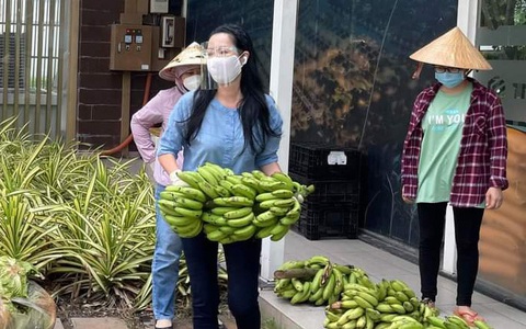 Nghệ sĩ tiếng tăm tình nguyện đi bốc vác, nấu ăn, tài xế... giữa mùa dịch - Ảnh 3. Nghệ sĩ tiếng tăm tình nguyện đi bốc vác, nấu ăn, tài xế... giữa mùa dịch - Ảnh 3.