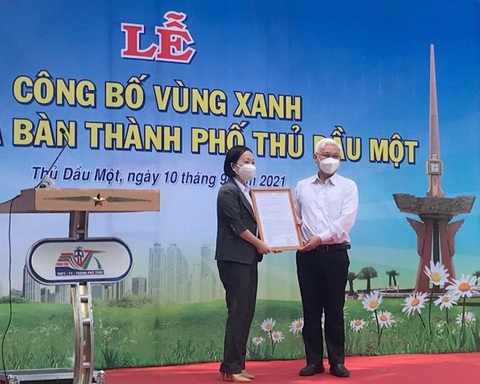 Thủ Dầu Một ngày đầu nới giãn cách: Hàng quán im lìm, chợ vẫn đóng cửa - Ảnh 4. Thủ Dầu Một ngày đầu nới giãn cách: Hàng quán im lìm, chợ vẫn đóng cửa - Ảnh 4.