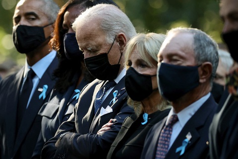 Tưởng niệm ngày 11-9, ông Bush con lo cho tương lai nước Mỹ - Ảnh 3. Tưởng niệm ngày 11-9, ông Bush con lo cho tương lai nước Mỹ - Ảnh 3.