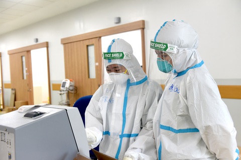 HỎI - ĐÁP về dịch COVID-19: 10 dấu hiệu nào cảnh báo cần đưa F0 nhập viện sớm? - Ảnh 1. HỎI - ĐÁP về dịch COVID-19: 10 dấu hiệu nào cảnh báo cần đưa F0 nhập viện sớm? - Ảnh 1.