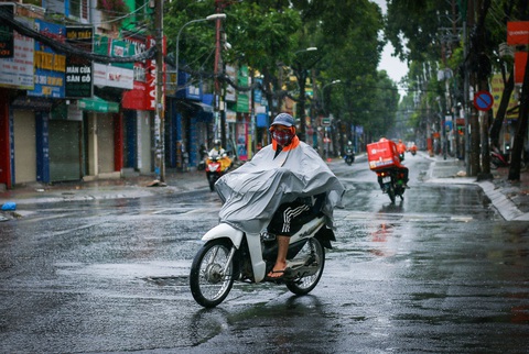 Vì sao bão lệch phía nam so với dự báo ban đầu, miền Nam ảnh hưởng ra sao? - Ảnh 1. Vì sao bão lệch phía nam so với dự báo ban đầu, miền Nam ảnh hưởng ra sao? - Ảnh 1.