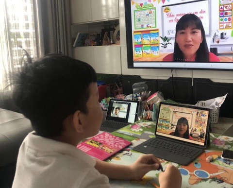 Dạy học online: Một tiết dạy, trăm mắt nhìn - Ảnh 1. Dạy học online: Một tiết dạy, trăm mắt nhìn - Ảnh 1.