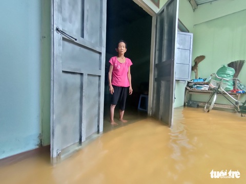 Mưa xối xả ở miền Trung, di dời hàng ngàn dân - Ảnh 5. Mưa xối xả ở miền Trung, di dời hàng ngàn dân - Ảnh 5.