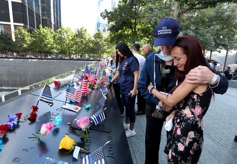 ‘Tòa tháp đôi’ chiếu sáng bầu trời New York tưởng niệm nạn nhân sự kiện 11-9 - Ảnh 9. ‘Tòa tháp đôi’ chiếu sáng bầu trời New York tưởng niệm nạn nhân sự kiện 11-9 - Ảnh 9.