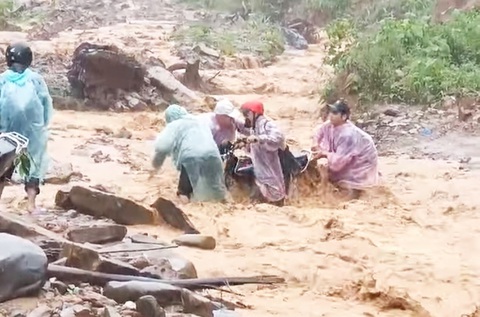 Mạo danh chủ tịch huyện nhắn tin ông Đoàn Ngọc Hải xin gạo cứu trợ mưa bão - Ảnh 1. Mạo danh chủ tịch huyện nhắn tin ông Đoàn Ngọc Hải xin gạo cứu trợ mưa bão - Ảnh 1.