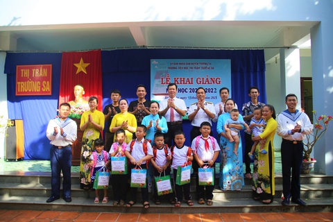 3 trường ở huyện đảo Trường Sa khai giảng năm học mới - Ảnh 1. 3 trường ở huyện đảo Trường Sa khai giảng năm học mới - Ảnh 1.
