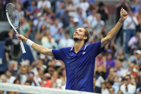 Thua trắng Medvedev, Djokovic chưa thể vượt mặt Federer và Nadal - Ảnh 1. Thua trắng Medvedev, Djokovic chưa thể vượt mặt Federer và Nadal - Ảnh 1.