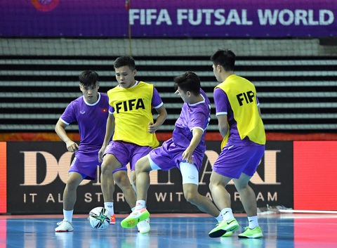 Tuyển futsal Việt Nam lạc quan chờ đấu Brazil - Ảnh 1. Tuyển futsal Việt Nam lạc quan chờ đấu Brazil - Ảnh 1.