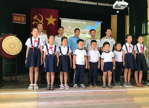 3 trường ở huyện đảo Trường Sa khai giảng năm học mới - Ảnh 2. 3 trường ở huyện đảo Trường Sa khai giảng năm học mới - Ảnh 2.