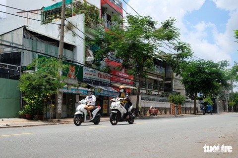 Sau 1 tuần cho bán mang đi, hàng quán vẫn thưa thớt - Ảnh 4. Sau 1 tuần cho bán mang đi, hàng quán vẫn thưa thớt - Ảnh 4.