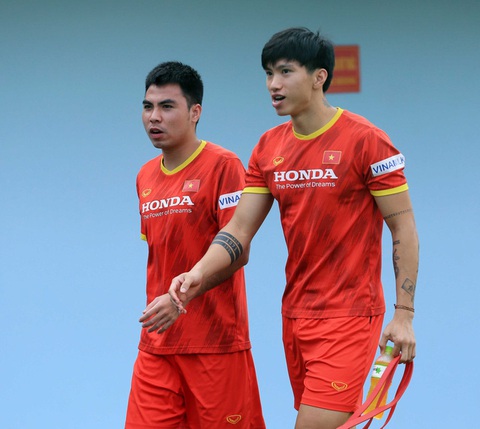 Đoàn Văn Hậu tiếp tục phải phẫu thuật, chia tay vòng loại World Cup 2022 - Ảnh 1. Đoàn Văn Hậu tiếp tục phải phẫu thuật, chia tay vòng loại World Cup 2022 - Ảnh 1.