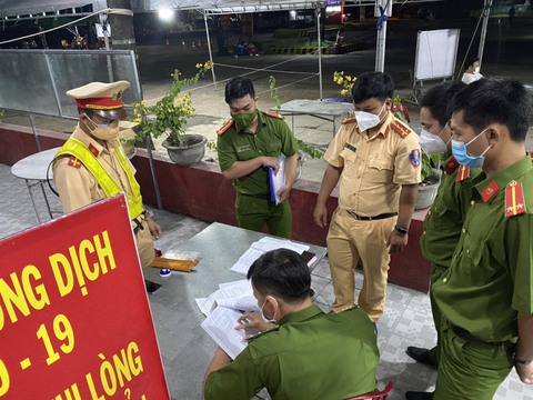 Bình Thuận sẽ hỗ trợ những người lỡ thông chốt trong thùng đông lạnh về quê - Ảnh 1. Bình Thuận sẽ hỗ trợ những người lỡ thông chốt trong thùng đông lạnh về quê - Ảnh 1.