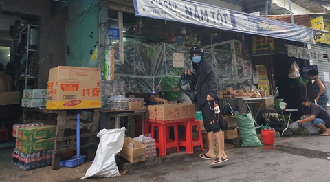 Cước giao hàng nhiều khi cao hơn giá hàng, khách đổ sang mua bán chui - Ảnh 1. Cước giao hàng nhiều khi cao hơn giá hàng, khách đổ sang mua bán chui - Ảnh 1.