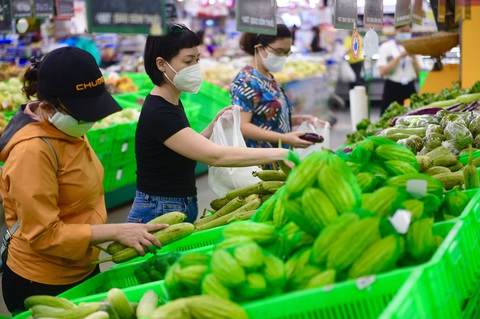 Vùng xanh vẫn cẩn trọng khi đi chợ - Ảnh 1. Vùng xanh vẫn cẩn trọng khi đi chợ - Ảnh 1.