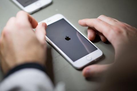 Người dùng iPhone, iPad cần cập nhật hệ điều hành ngay để chống mã độc - Ảnh 1. Người dùng iPhone, iPad cần cập nhật hệ điều hành ngay để chống mã độc - Ảnh 1.