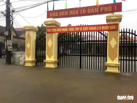 Mưa lớn kéo dài, quốc lộ 1 đoạn qua Hà Tĩnh chia cắt cục bộ - Ảnh 3. Mưa lớn kéo dài, quốc lộ 1 đoạn qua Hà Tĩnh chia cắt cục bộ - Ảnh 3.