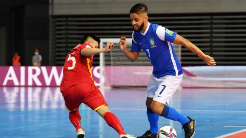Việt Nam thua Brazil 1-9 ở trận ra quân Futsal World Cup 2021 - Ảnh 1. Việt Nam thua Brazil 1-9 ở trận ra quân Futsal World Cup 2021 - Ảnh 1.