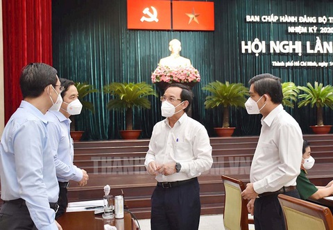 TP.HCM thống nhất lộ trình mở cửa kinh tế theo 3 giai đoạn - Ảnh 1. TP.HCM thống nhất lộ trình mở cửa kinh tế theo 3 giai đoạn - Ảnh 1.