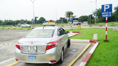 Từ 4-10, người dân ở TP.HCM đổi bằng lái xe như thế nào? - Ảnh 1. Từ 4-10, người dân ở TP.HCM đổi bằng lái xe như thế nào? - Ảnh 1.