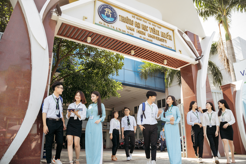 Mở ‘cánh cửa muôn màu’ tiếp sức sinh viên khó khăn học đại học - Ảnh 2. Mở ‘cánh cửa muôn màu’ tiếp sức sinh viên khó khăn học đại học - Ảnh 2.