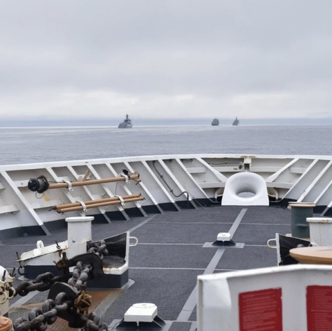 Tàu chiến Trung Quốc tới tận ngoài khơi Alaska của Mỹ - Ảnh 1. Tàu chiến Trung Quốc tới tận ngoài khơi Alaska của Mỹ - Ảnh 1.
