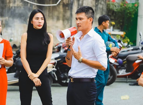 Công Vinh - Thủy Tiên hẹn chiều 17-9 tung sao kê trực tiếp tại ngân hàng - Ảnh 1. Công Vinh - Thủy Tiên hẹn chiều 17-9 tung sao kê trực tiếp tại ngân hàng - Ảnh 1.