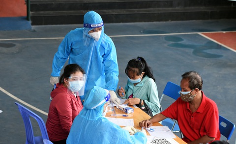 TP.HCM tăng tốc tiêm vét vắc xin ngày cuối trong an toàn, trật tự - Ảnh 3. TP.HCM tăng tốc tiêm vét vắc xin ngày cuối trong an toàn, trật tự - Ảnh 3.
