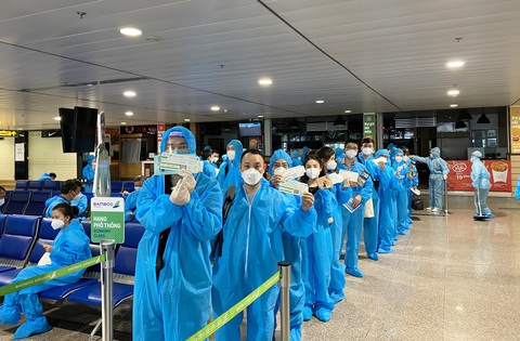 Bamboo Airways bay chuyên cơ khứ hồi chở y bác sĩ vào miền Nam chống dịch - Ảnh 3. Bamboo Airways bay chuyên cơ khứ hồi chở y bác sĩ vào miền Nam chống dịch - Ảnh 3.