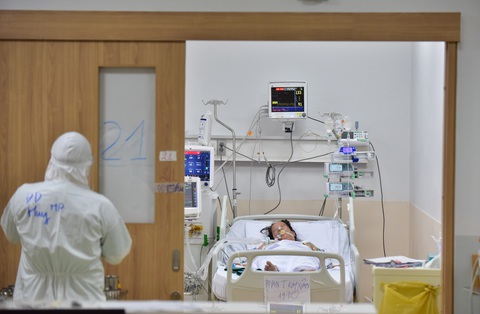 Số ca tử vong của TP.HCM tăng, tập trung ở nhóm cao tuổi và không chịu tiêm vắc xin - Ảnh 1. Số ca tử vong của TP.HCM tăng, tập trung ở nhóm cao tuổi và không chịu tiêm vắc xin - Ảnh 1.