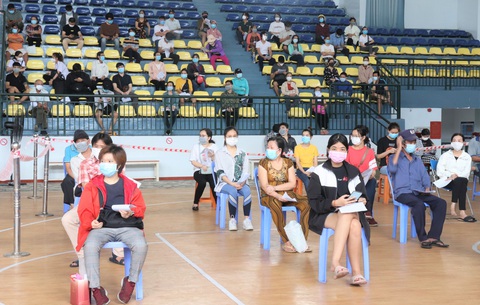 TP.HCM tăng tốc tiêm vét vắc xin ngày cuối trong an toàn, trật tự - Ảnh 4. TP.HCM tăng tốc tiêm vét vắc xin ngày cuối trong an toàn, trật tự - Ảnh 4.