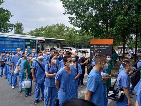 Ơn bác sĩ quá à, không có bác sĩ bữa trước tôi chết rồi... - Ảnh 1. Ơn bác sĩ quá à, không có bác sĩ bữa trước tôi chết rồi... - Ảnh 1.
