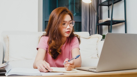 Để giấc mơ du học không bị gián đoạn - Ảnh 1. Để giấc mơ du học không bị gián đoạn - Ảnh 1.