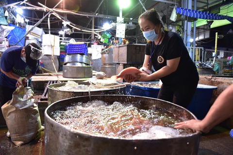 Cho phép thương nhân tự xét nghiệm COVID-19 trước khi vào chợ Bình Điền - Ảnh 1. Cho phép thương nhân tự xét nghiệm COVID-19 trước khi vào chợ Bình Điền - Ảnh 1.