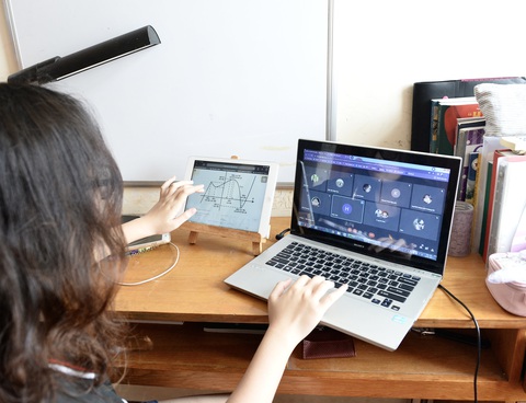 Khổ với phần mềm học trực tuyến: Liên tục bị out, lúc nghe lúc không - Ảnh 1. Khổ với phần mềm học trực tuyến: Liên tục bị out, lúc nghe lúc không - Ảnh 1.
