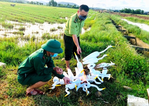 Ngăn chặn nạn săn bắt, trả lại bình yên cho đàn chim trời mùa di cư - Ảnh 2. Ngăn chặn nạn săn bắt, trả lại bình yên cho đàn chim trời mùa di cư - Ảnh 2.
