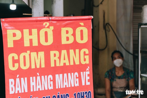Hà Nội ngày đầu hàng quán được bán mang về: Tôi đợi ngày này đã hơn 2 tháng nay - Ảnh 4. Hà Nội ngày đầu hàng quán được bán mang về: Tôi đợi ngày này đã hơn 2 tháng nay - Ảnh 4.