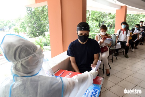 Quận Tân Bình, TP.HCM tiêm vắc xin mũi 2 không cần lên danh sách trước - Ảnh 3. Quận Tân Bình, TP.HCM tiêm vắc xin mũi 2 không cần lên danh sách trước - Ảnh 3.