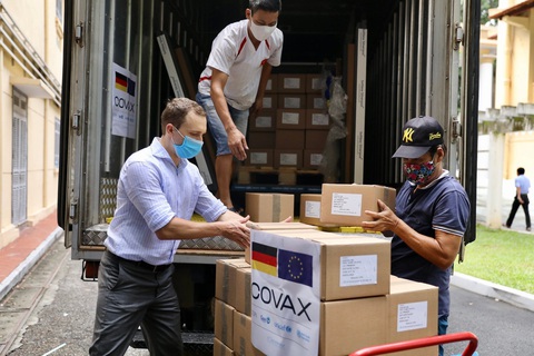 Hơn 850.000 liều vắc xin AstraZeneca Đức tặng Việt Nam tới Hà Nội - Ảnh 1. Hơn 850.000 liều vắc xin AstraZeneca Đức tặng Việt Nam tới Hà Nội - Ảnh 1.